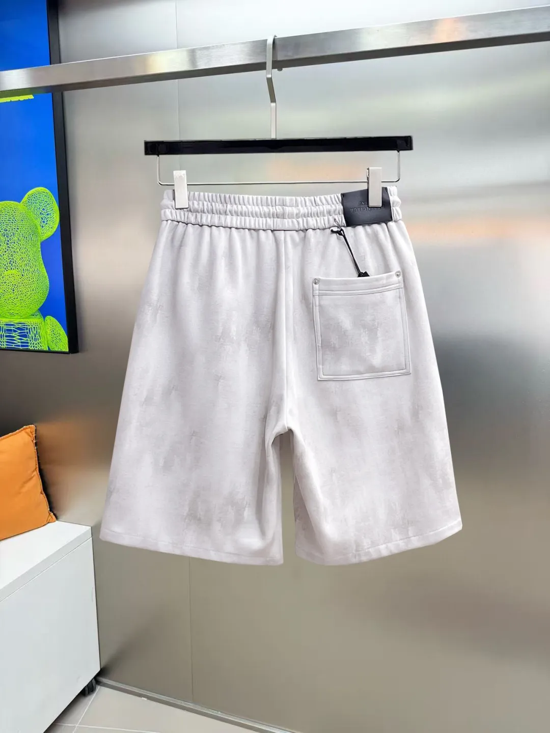 Balenciaga's three-standard complete 2026 summer New Arrival men's casual shorts, advanced custom-made Breathable fabric, Breathable fabric, extremely stretchy and comfortable, impeccable details, top-grade accessories, original logo design concept, delicate and soft feel! The upper body fit is awesome! Size: M-XXXL Please state your height and weight when ordering